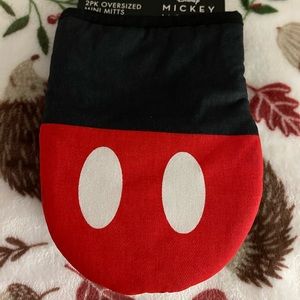 Mickey Mouse 2 pc Kitchen Mini Oven Mitts